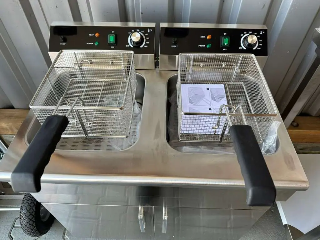 Fritteuse - 2 x 16 Liter - 2 Körbe - mit Ablasshahn und Unterbau  400 Volt - 2 x 5 kW – Bild 10